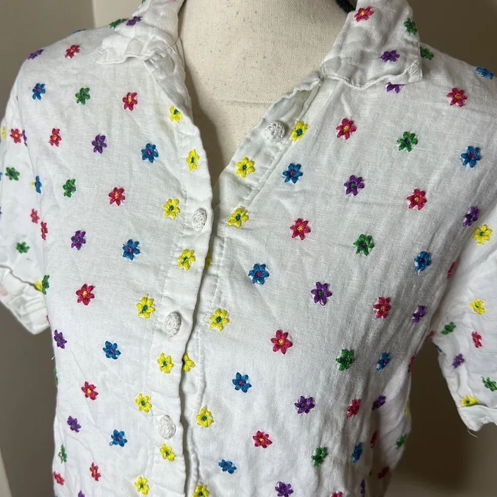 All Things Mochi Nora Embroidered Floral Top size Medium White - Image 4