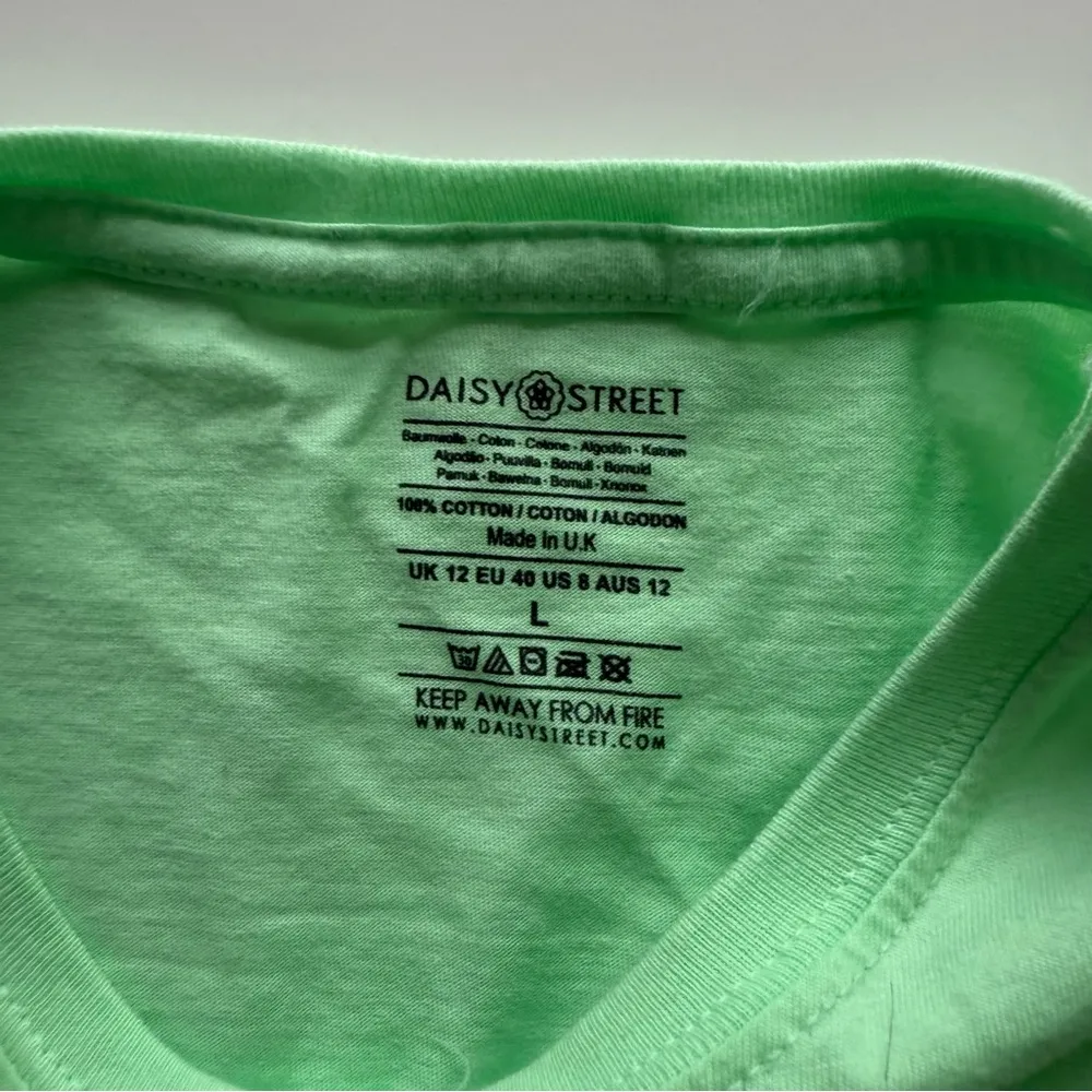 Daisy Street  ‘Keep Blazin’ Cropped Tee size Large - Image 5