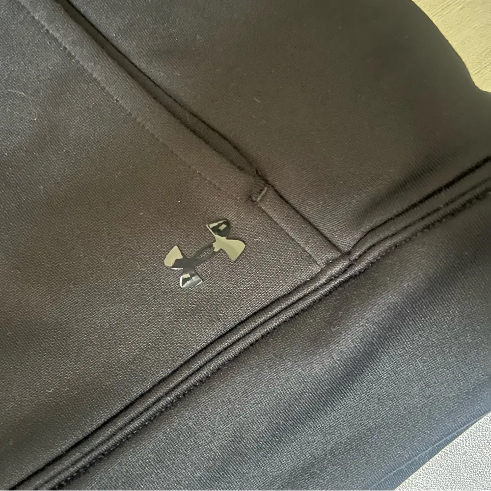 Under armour hooded quarter zip sweatshirt size women’s small - Image 3