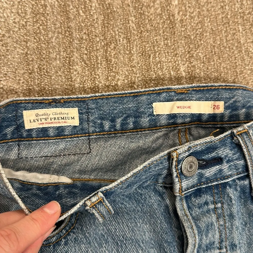 Levi’s Raw Hem Wedgie Icon Fit Ankle Button Fly Blue Jeans Cotton Women Size 26 - Image 3