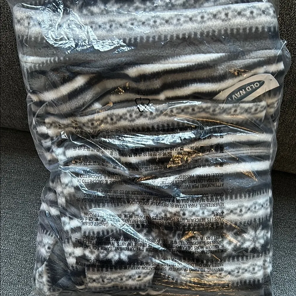 Old Navy Black and White Striped pijama pants - Image 5