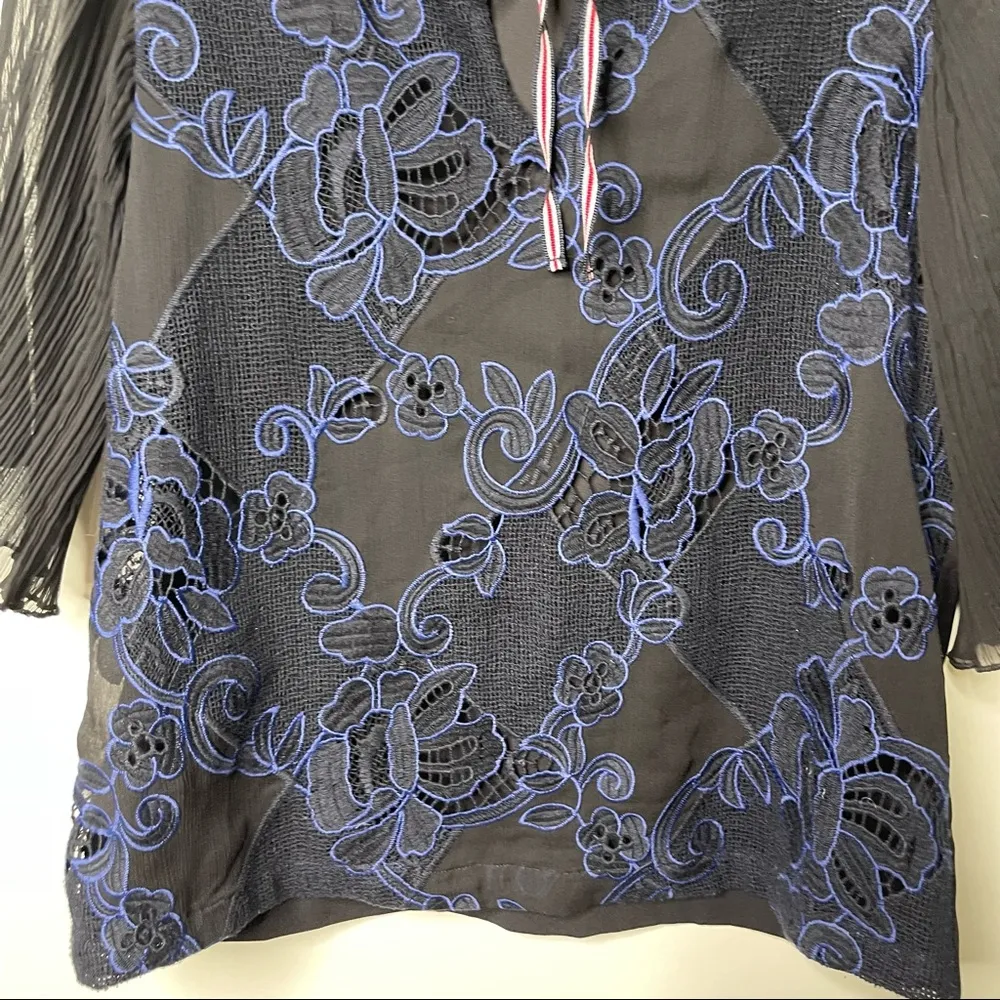 Suncoo Serie Black and Blue short sleeve floral lace blouse sz 2 T - Image 6