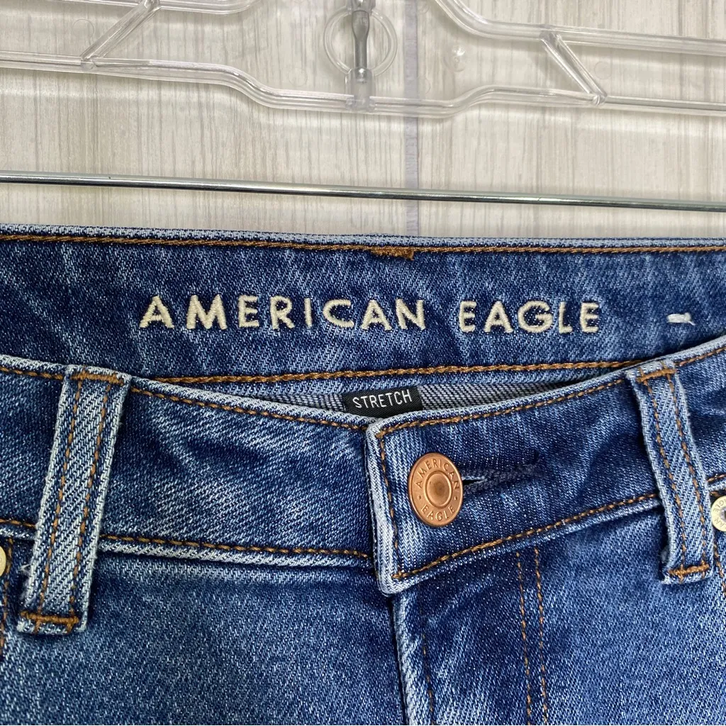 American Eagle Distressed Ripped Knee Mom Jeans size 4 - Image 10