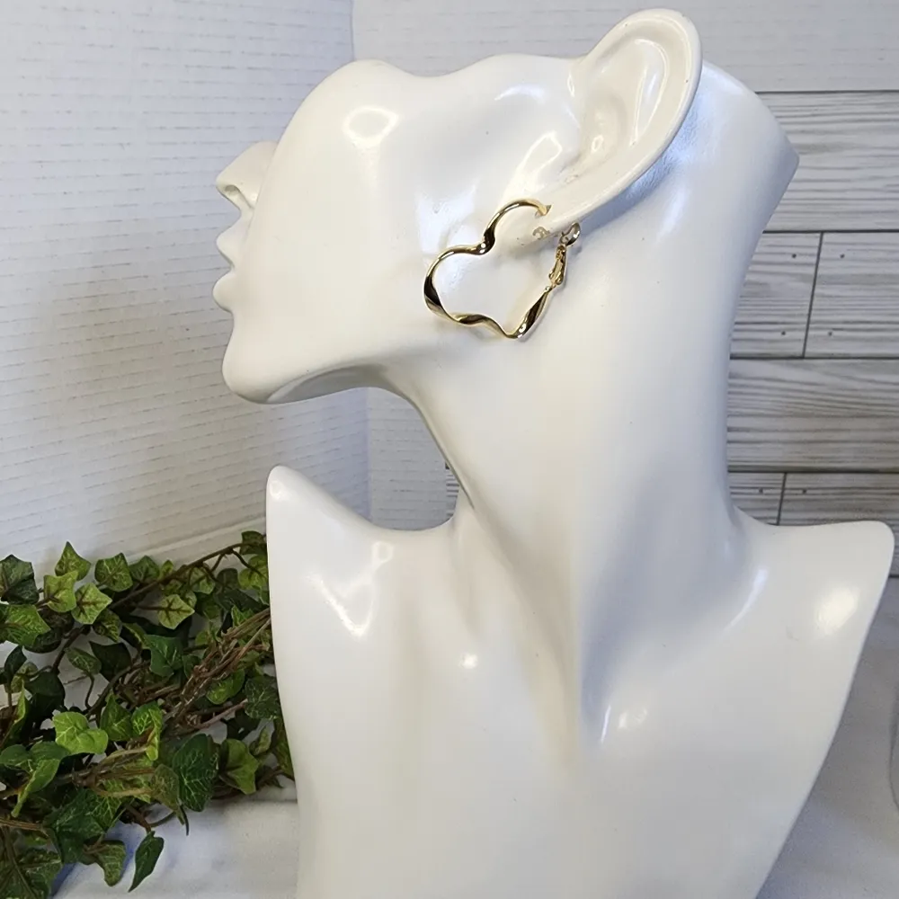 Gold Filled Twisted Heart Hoop Earrings - Image 5