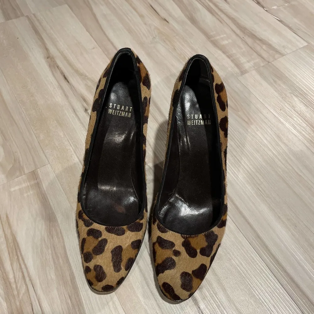 Stuart Weitzman leopard pumps size 6M - Image 2