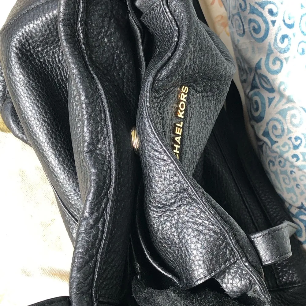 Michael Kors Ashbury Black Pebbled Leather Shoulder Bag - Image 13