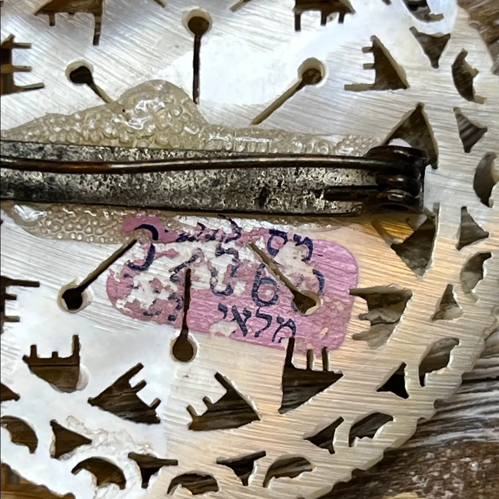 Star of Bethlehem Mother of Pearl Brooch - Image 5