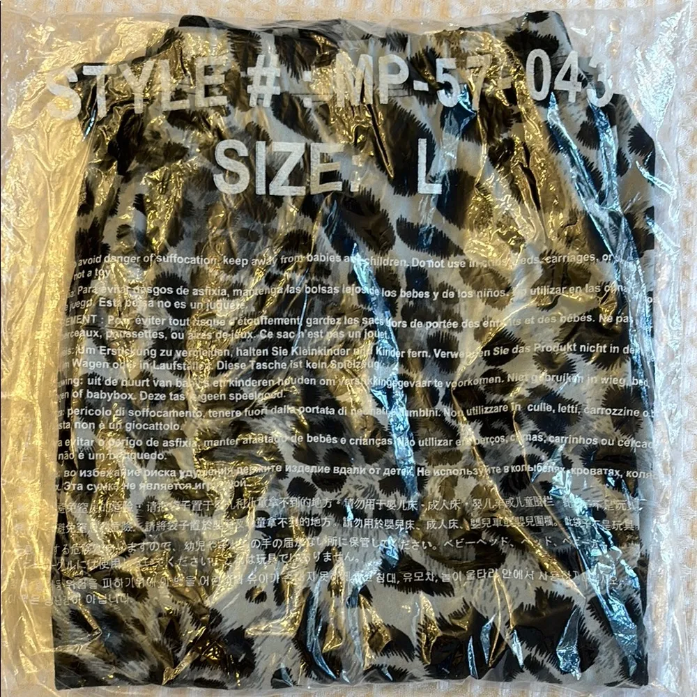 NEW! Leopard Print Women’s Bike Shorts Size LARGE Gray Black - Image 2