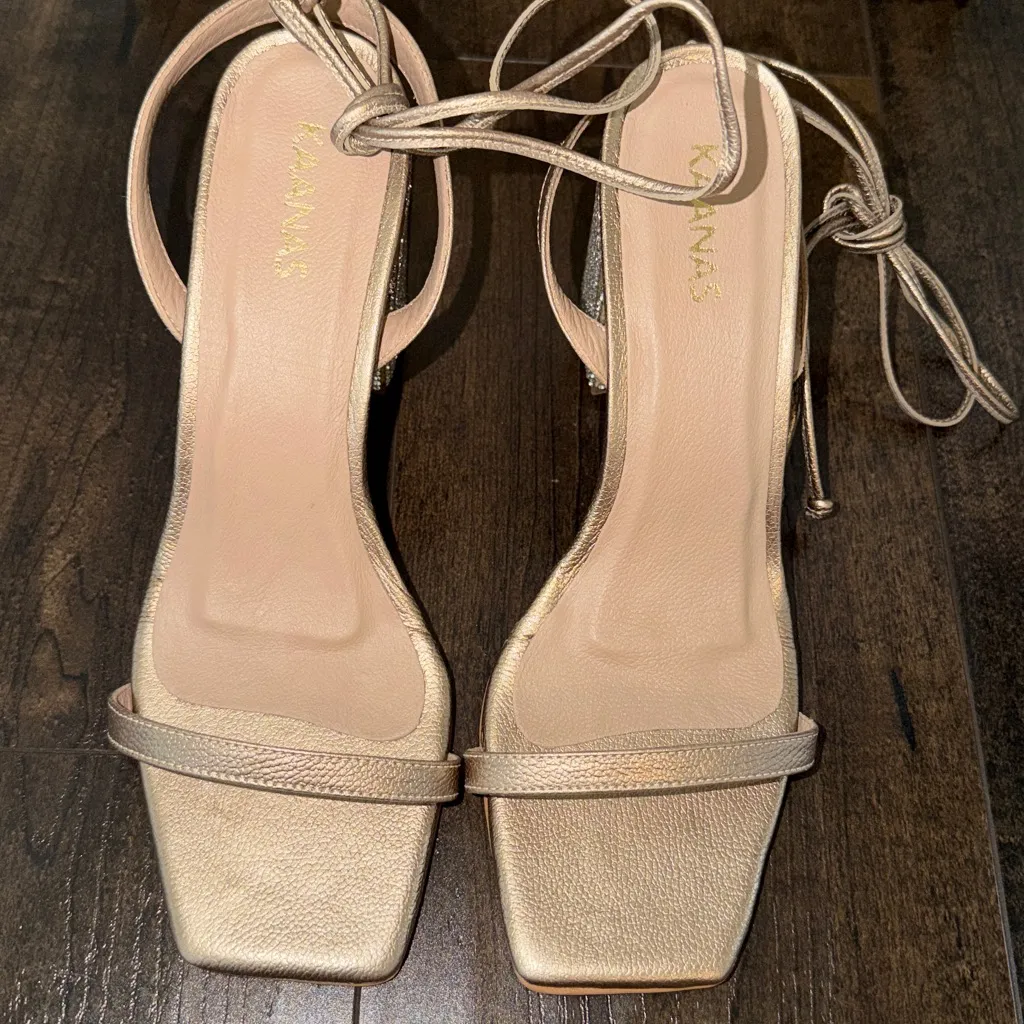 NEW Kaanas Canary Block Heel - Image 2