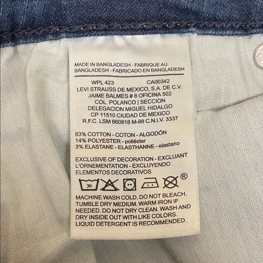 Denizen from Levi's Women’s Modern Skinny Cropped Rolled Hem Denim Jeans - Image 11