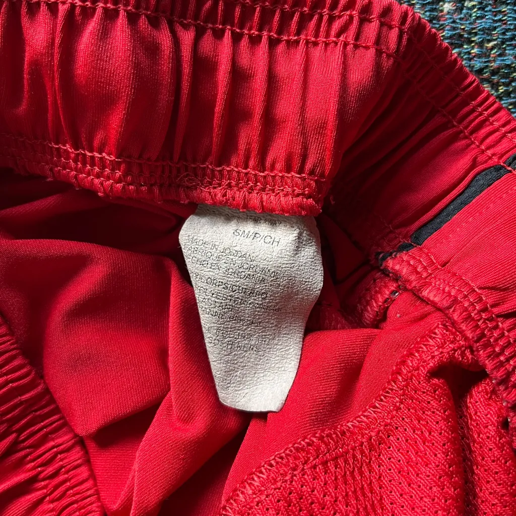 Under Armour Red Black Shorts SM/P Loose Fit Colorblock Athletic Training Gym - Image 14