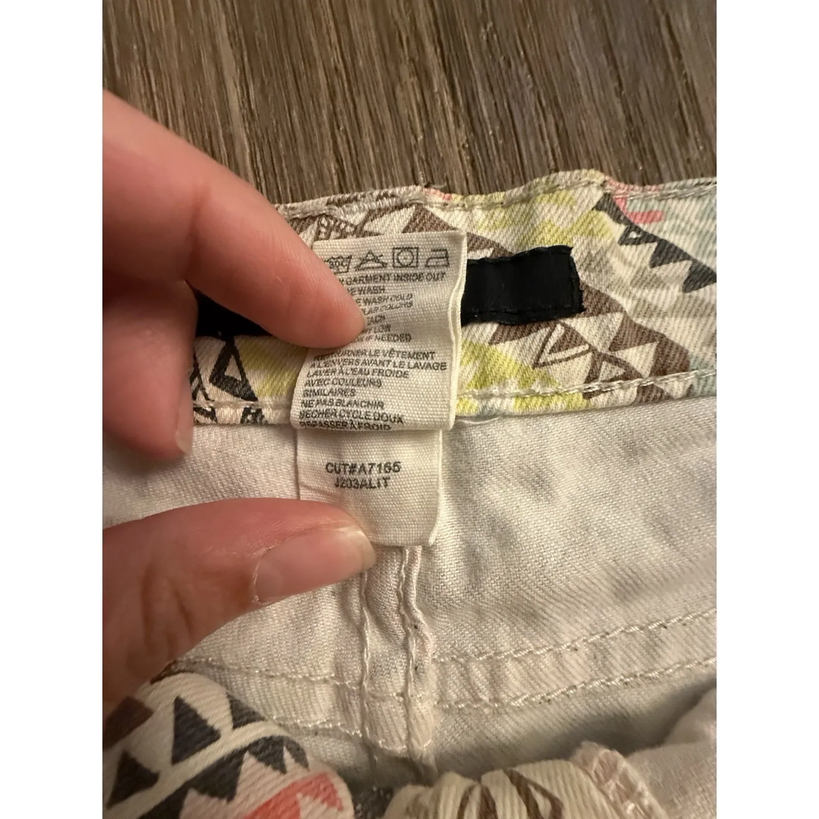 Billabong Lite Hearted Denim Geometric Tribal Lace Front Tie Cutoff Shorts Sz 28 - Image 10