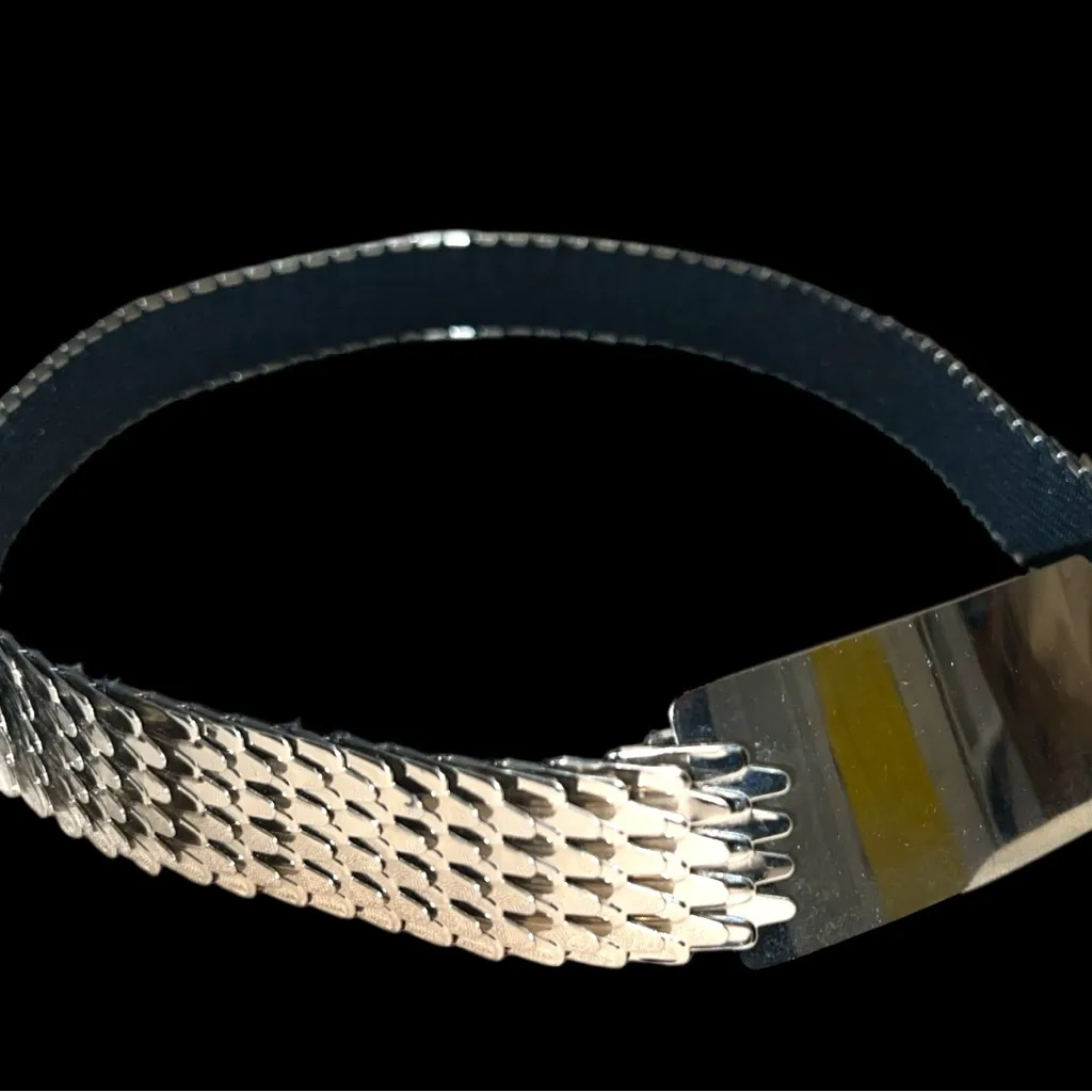 Classic silver stretchy Women's belt. Black - Image 6