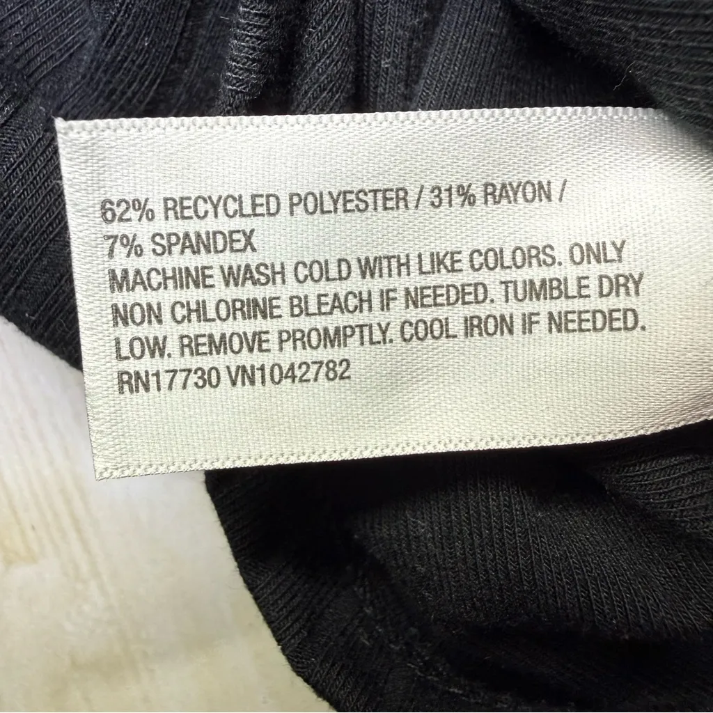 Ingrid & Isabel Collared Black Crop Top Size M - Image 4