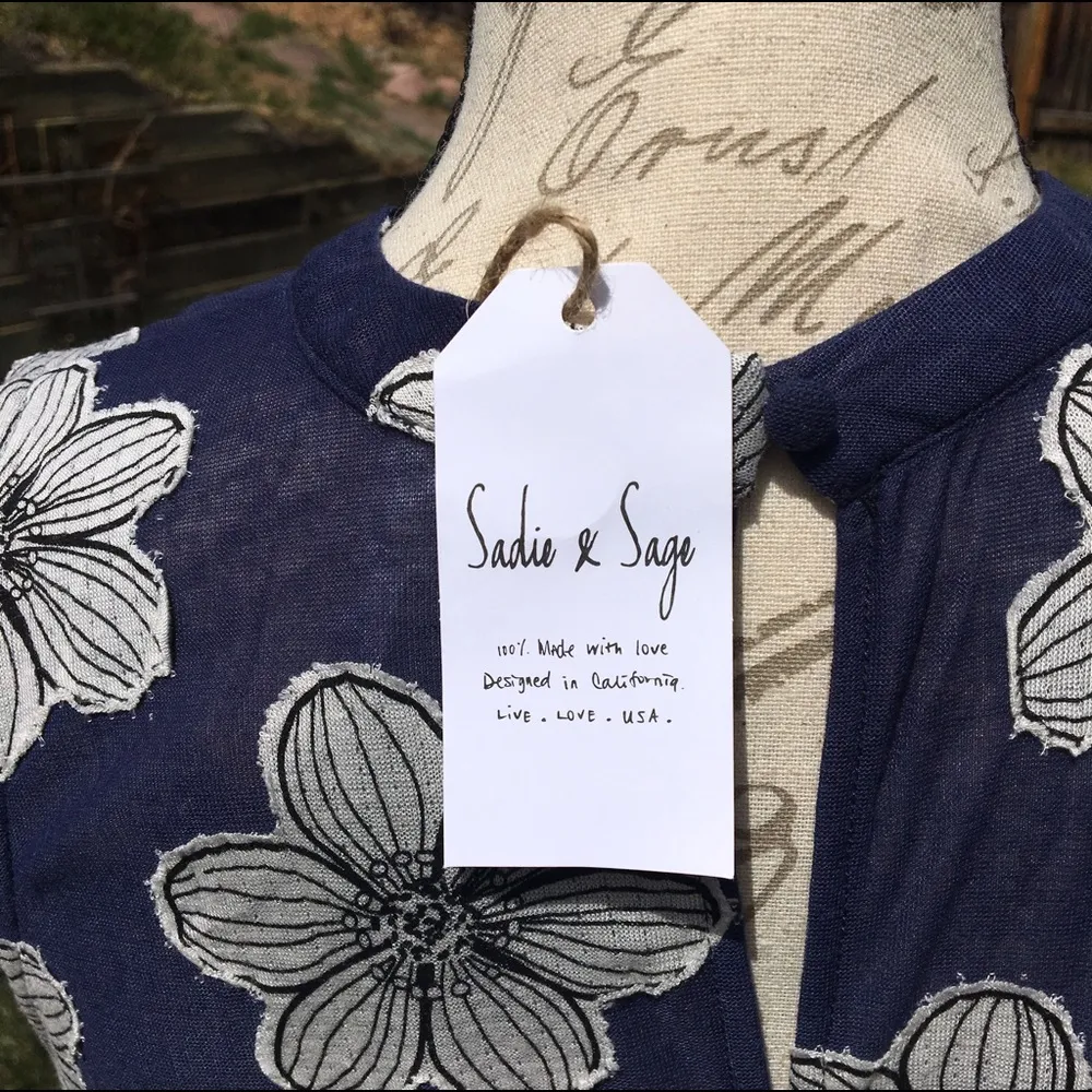 Sadie & Sage Blue White Floral Swing Dress or Top - Image 4