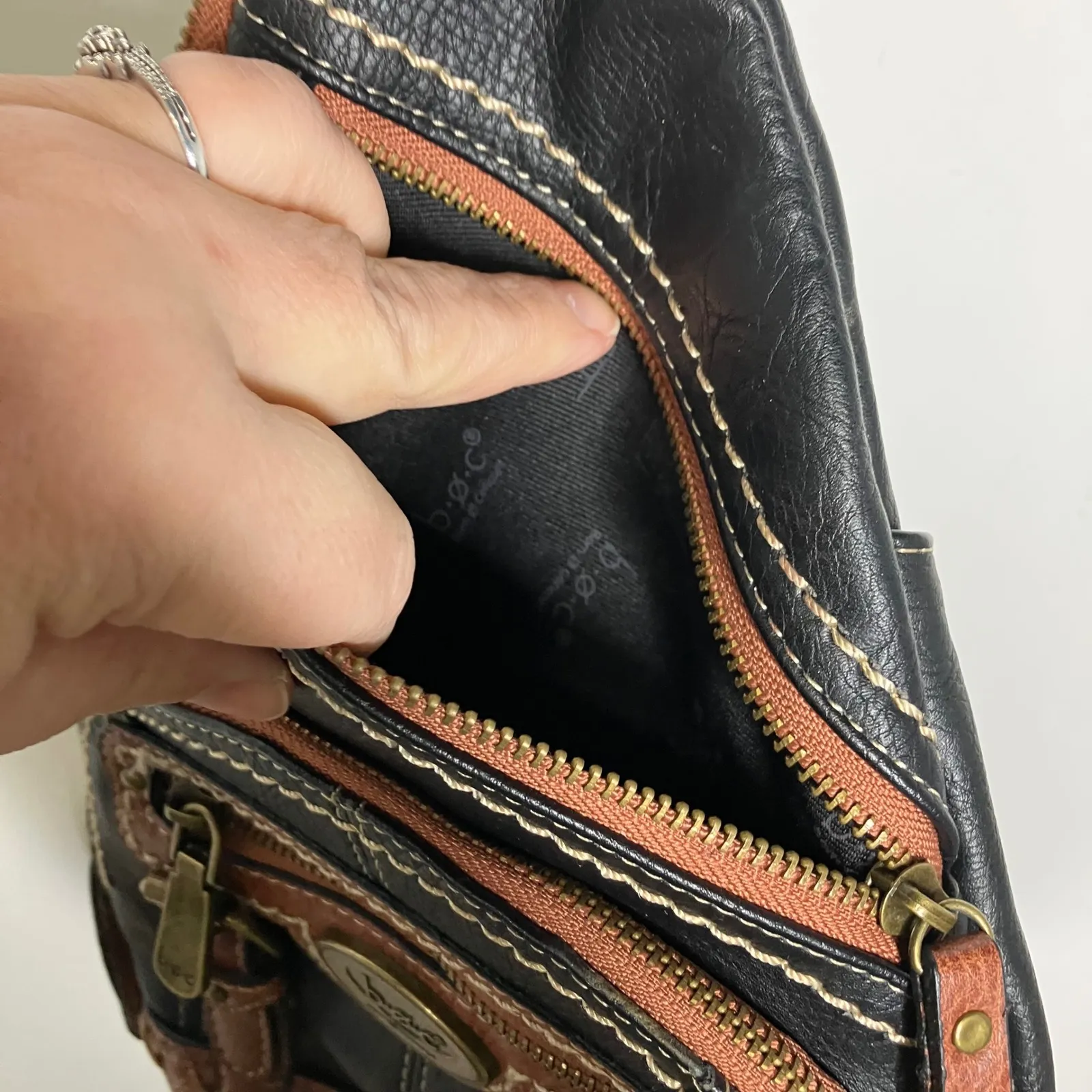 B.O.C. Creighton sling backpack black brown leather casual neutral classy - Image 6