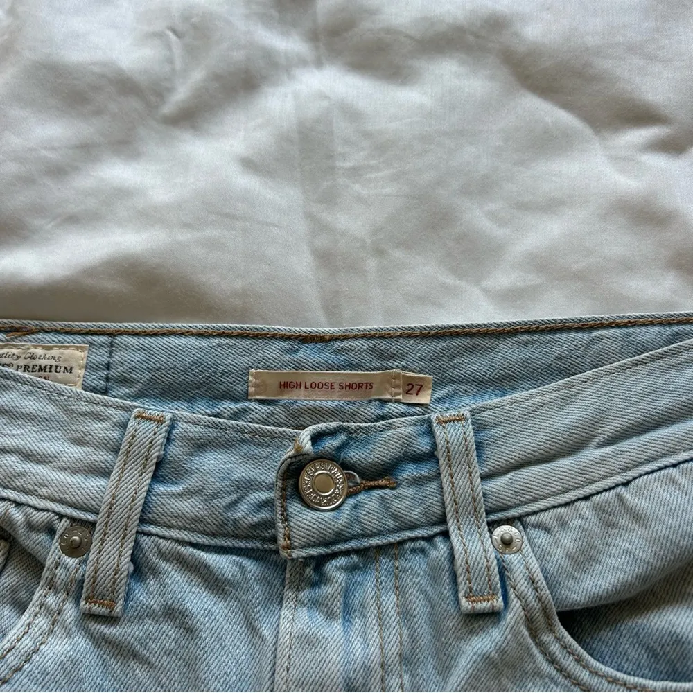 Levi’s High Loose Shorts Blue Denim High Rise - Image 4