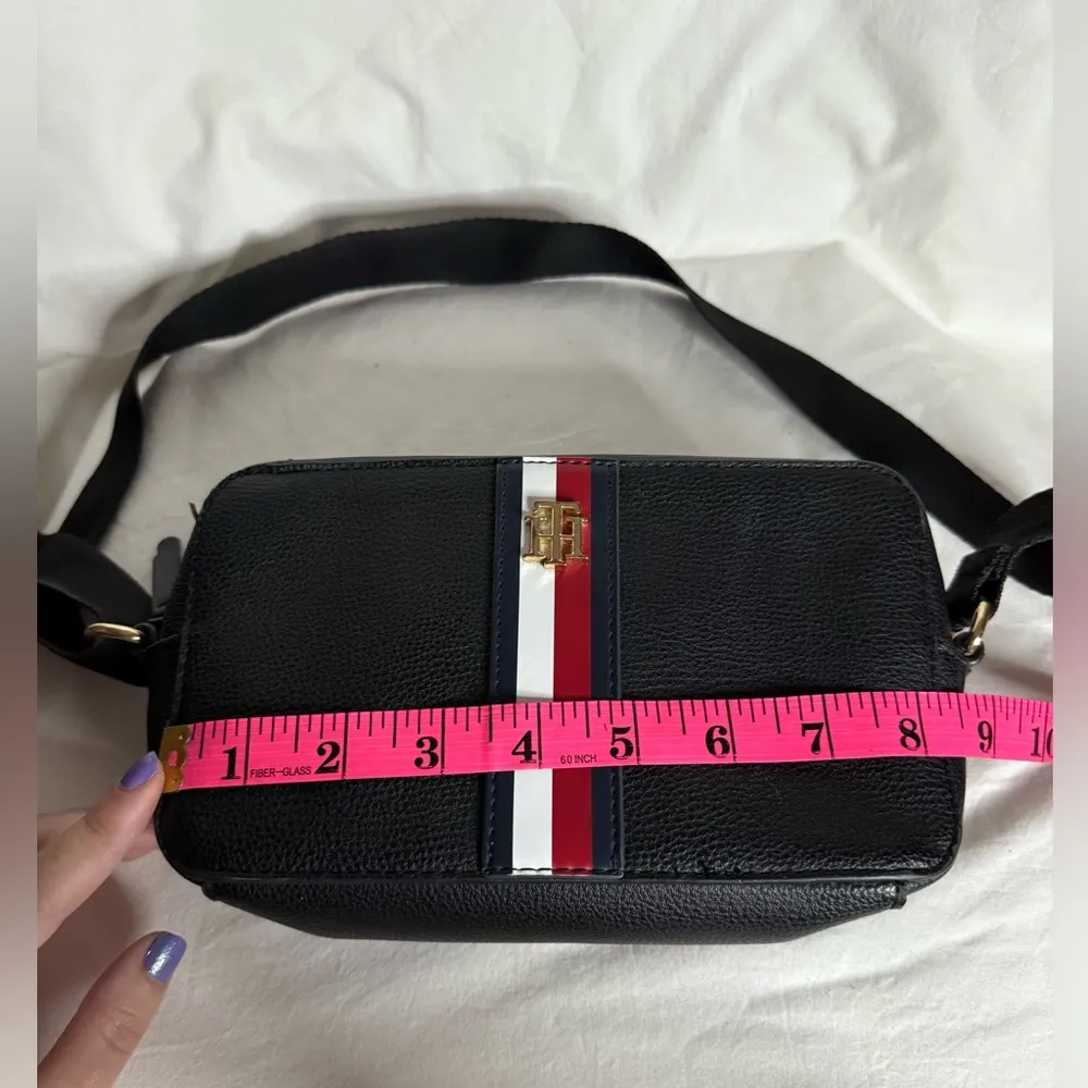 Vintage Tommy Hilfiger Navy Blue Faux Leather Crossbody Purse - Image 10