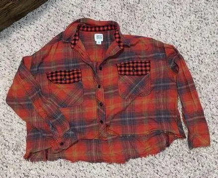 UO Cropped Plaid Flannel  - Image 2