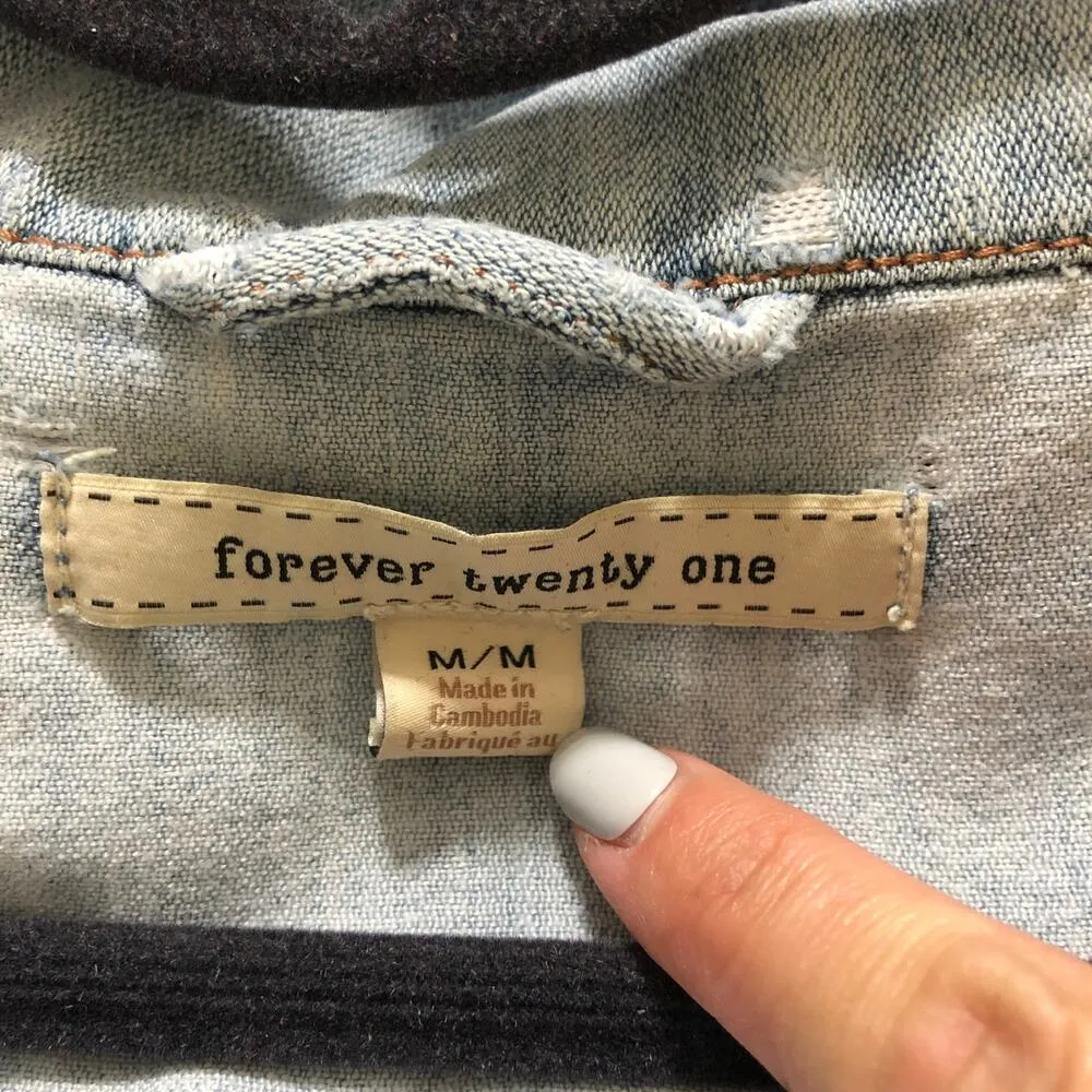Forever 21 MEDIUM Slight Distress Light Wash Four Pocket Button Up Jean Jacket - Image 6