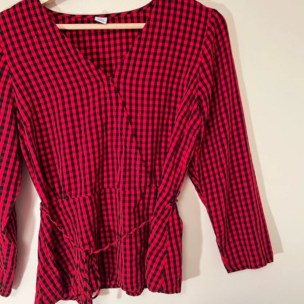 Old Navy Wrap Top size Small - Image 2