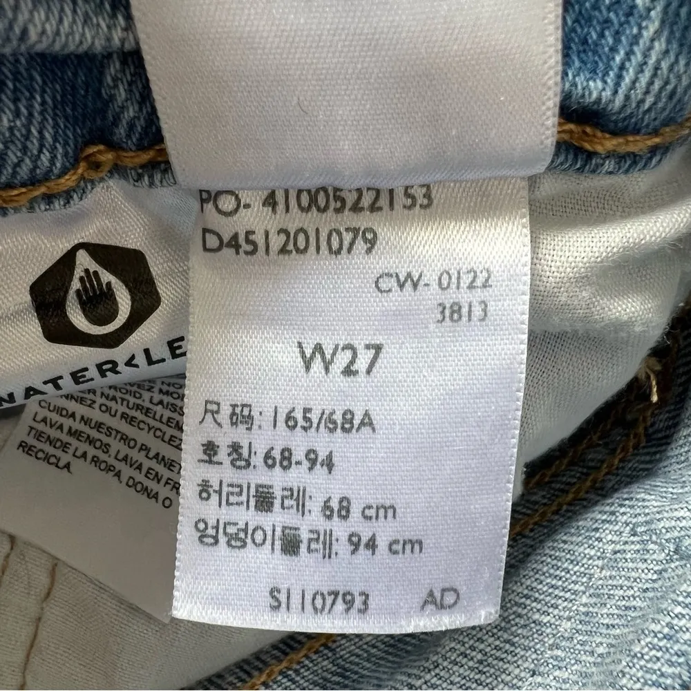 Levi’s 501 Classic Mid Thigh Denim Jean Shorts Denim Frayed Hem Distressed 6” - Image 10