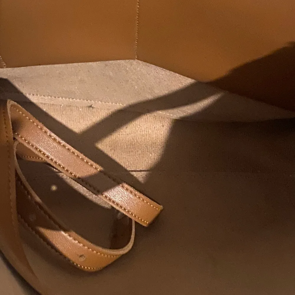 Large Tote 15 x 15” , Excel. Cond. - Image 7