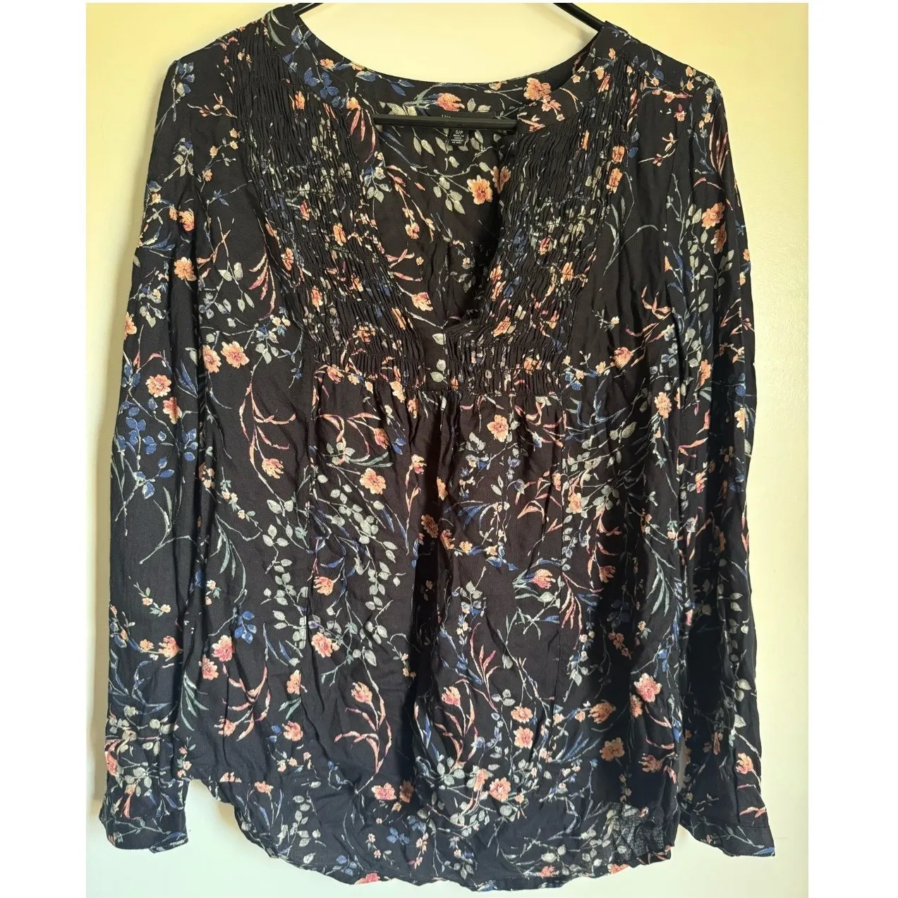 Lucky Brand Womens Black Floral Rutched Long Sleeve VNeck Top sz S Boho Feminine - Image 2