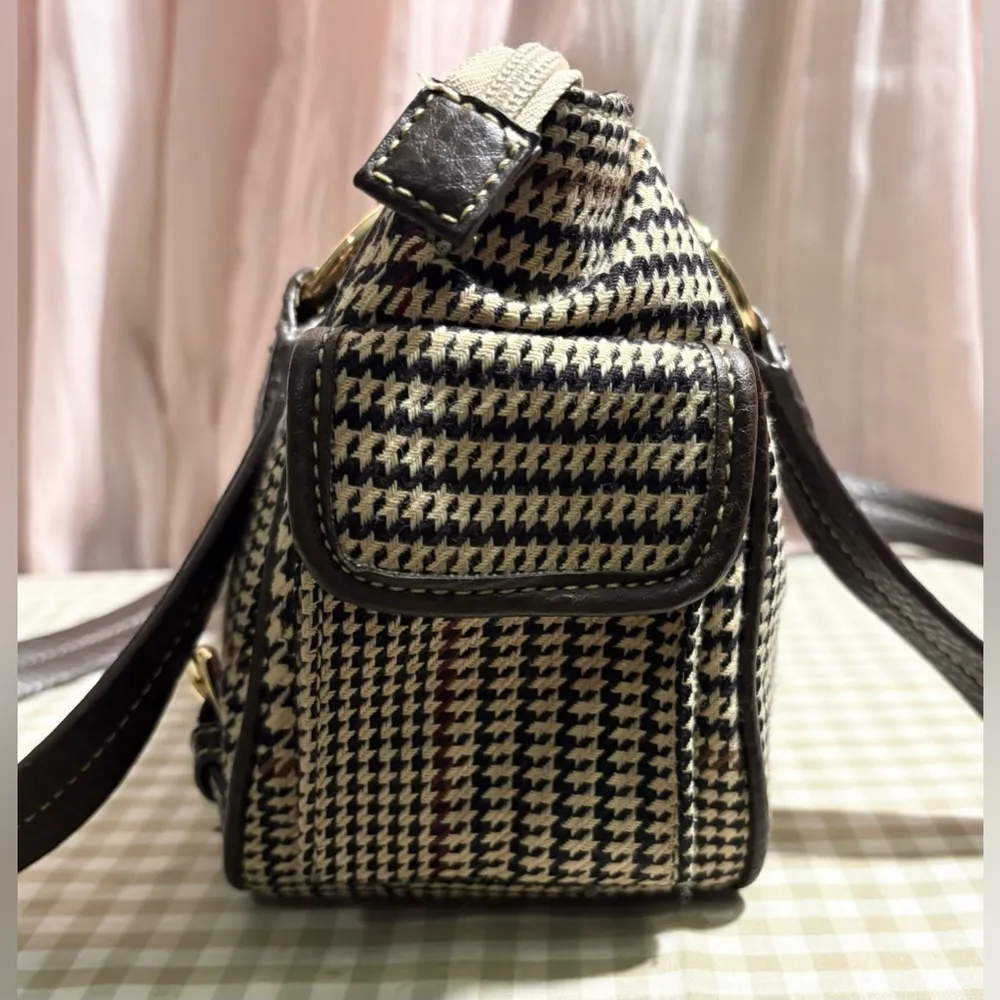 CHAPS  Brown and Black Shoulder Bag with Structured Design - Image 5