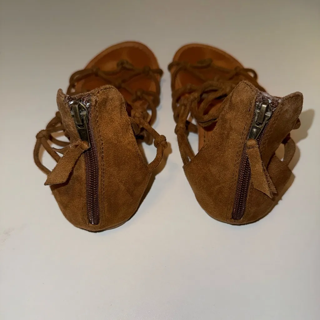 Not Rated  gladiator sandal size 7 - Image 4