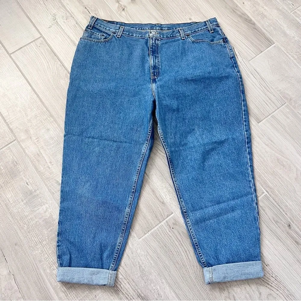 Vintage Y2K Levi 550 Relaxed Fit Tapered Leg women's size W24 M - Image 2
