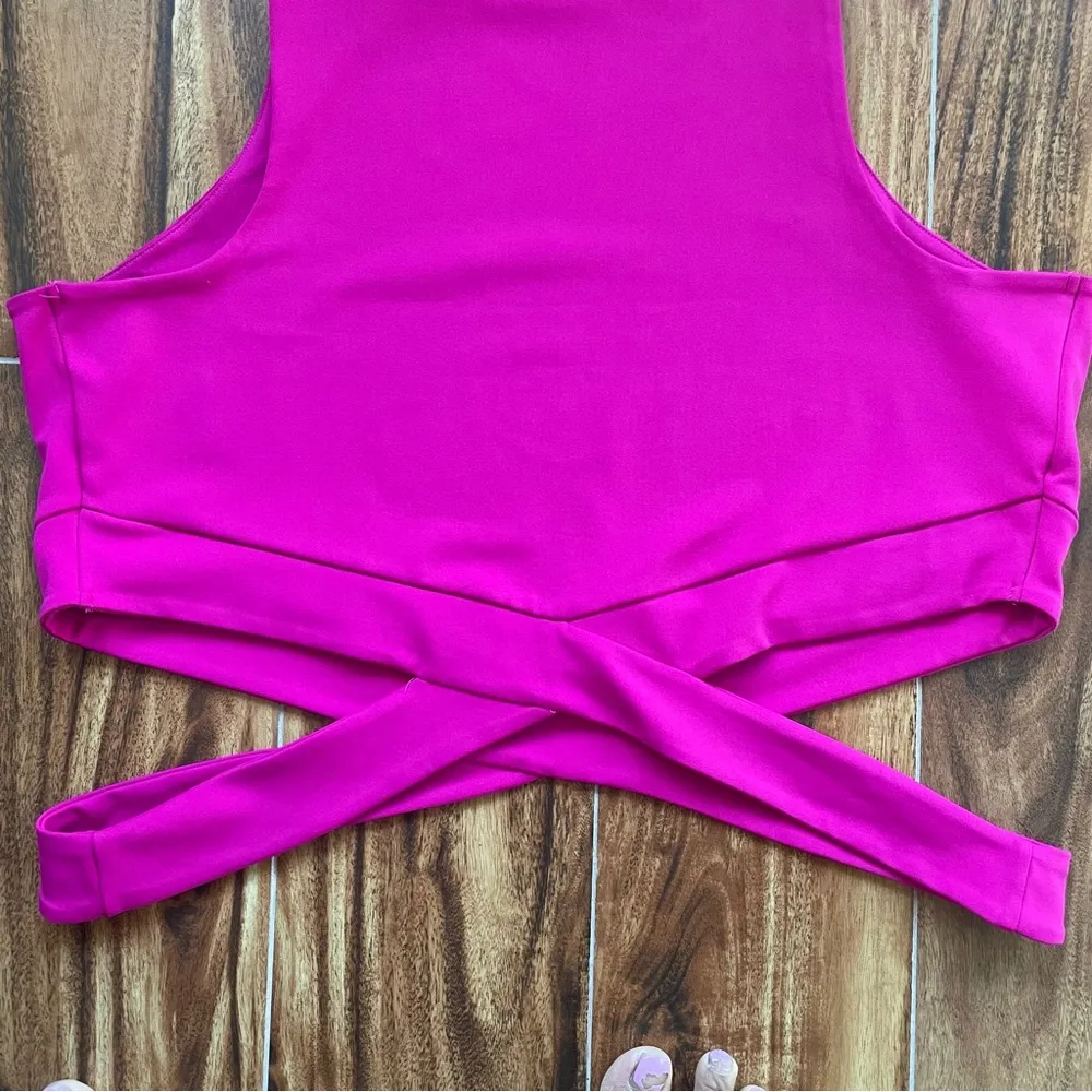 NWT Body Contour High Compression High Neck Cutout Cropped Tank Size XL - Image 12