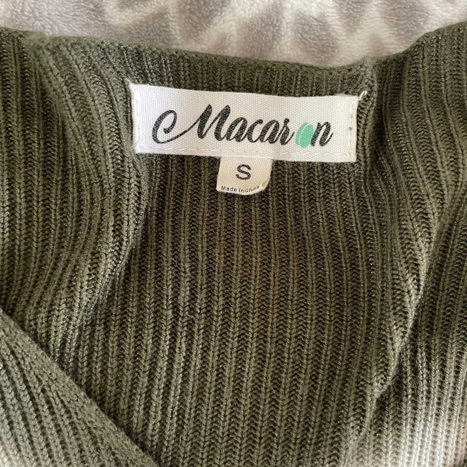 Ribbed Tie Dye Sweater size Small Green White Y2K Retro Vibes VNeck Striped Top - Image 2