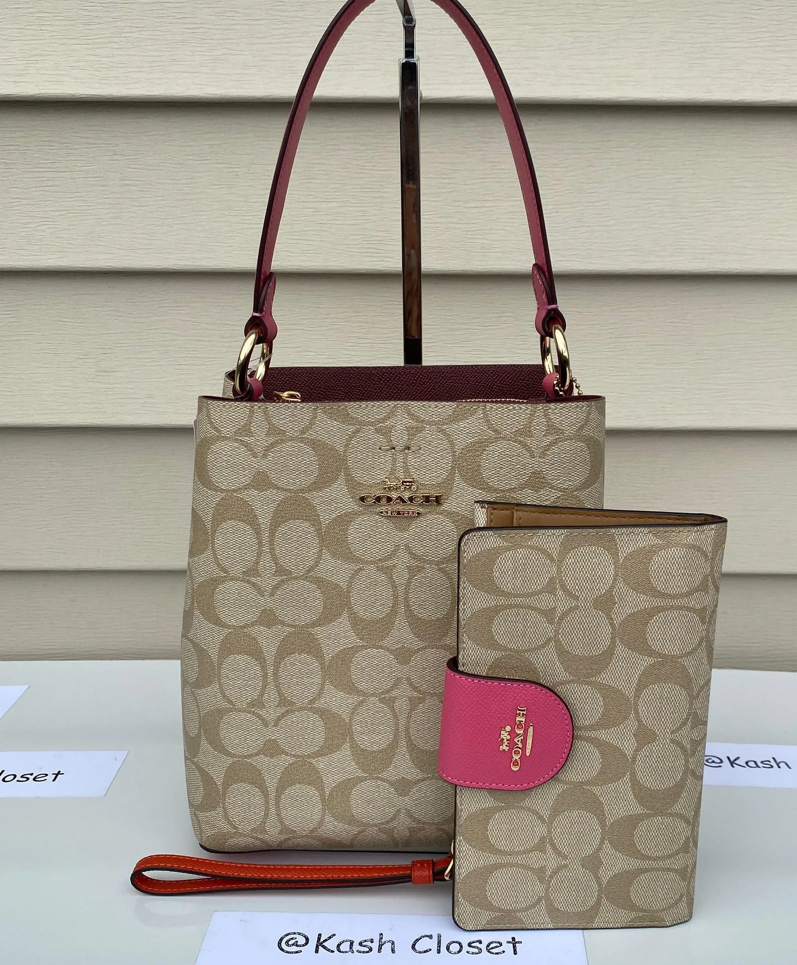 Coach Bucket Signature Small Town Bucket Bag  & Wallet bundle - Image 2