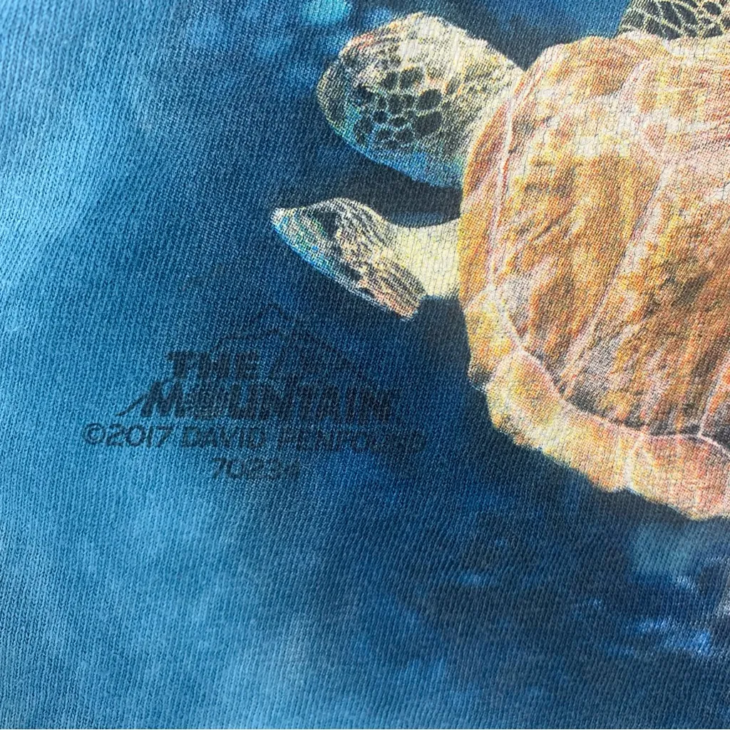 The Mountain size medium unisex turtle Ocean Blue Tie-Dye T-Shirt newport aquari - Image 4