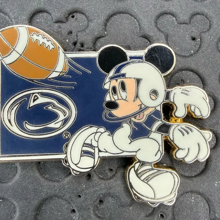 Disney parks NCAA Football Mickey Mouse Penn State (Lions) 2008 trading pin - Image 2