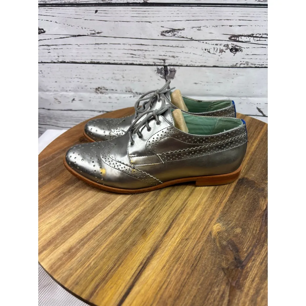 Blue Bird Women's  Silver Brogue Flats Size 7 - Image 4