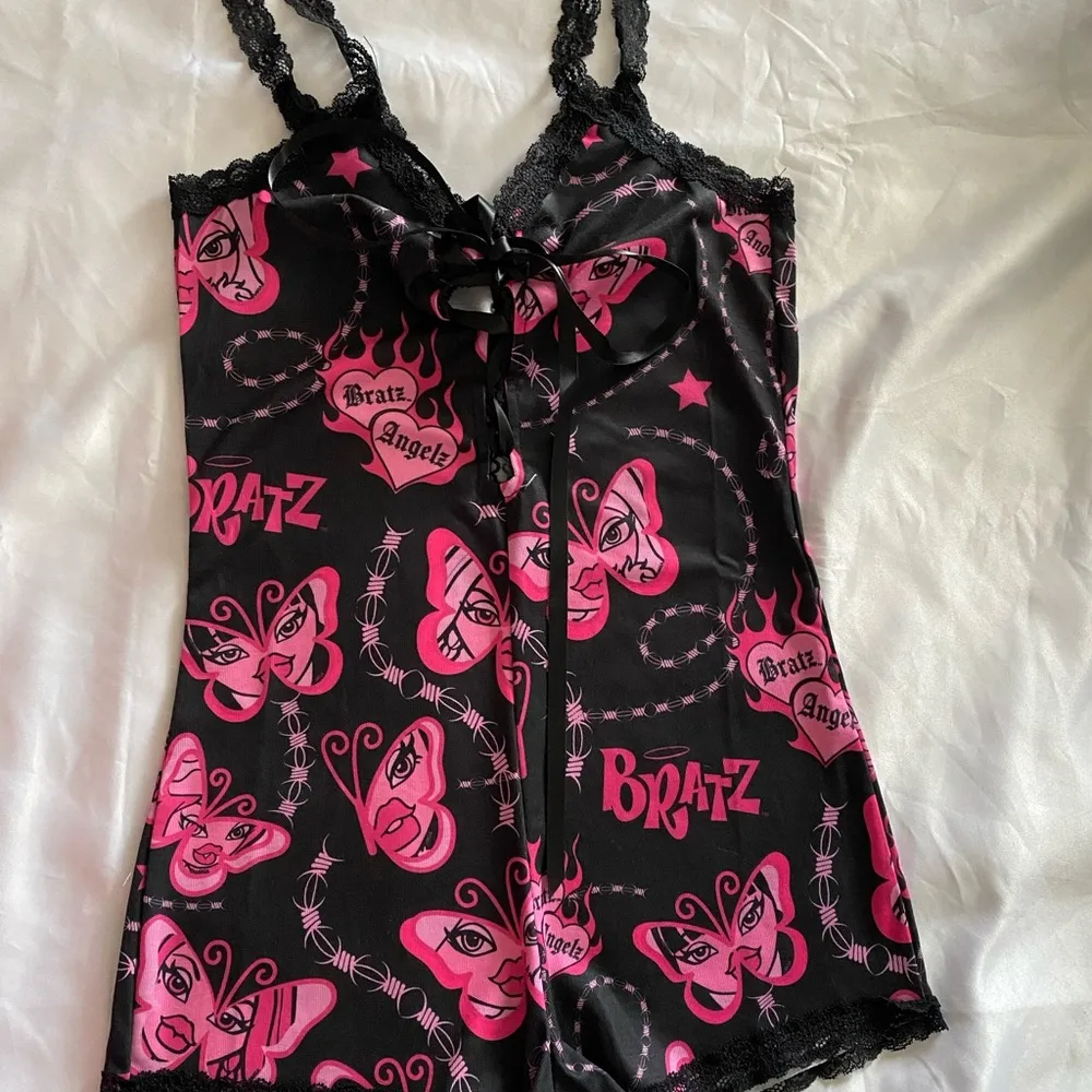Dolls Kill X Bratz Collab Black & Pink Romper Sz Small Y2K Style Girly Flirty - Image 3