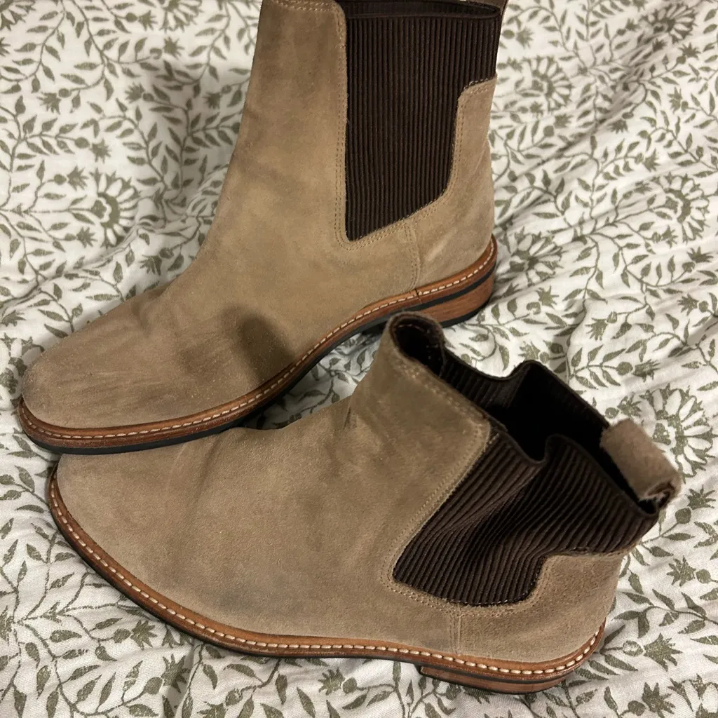 Tan Suede Chelsea Boots Size 7 - Image 3