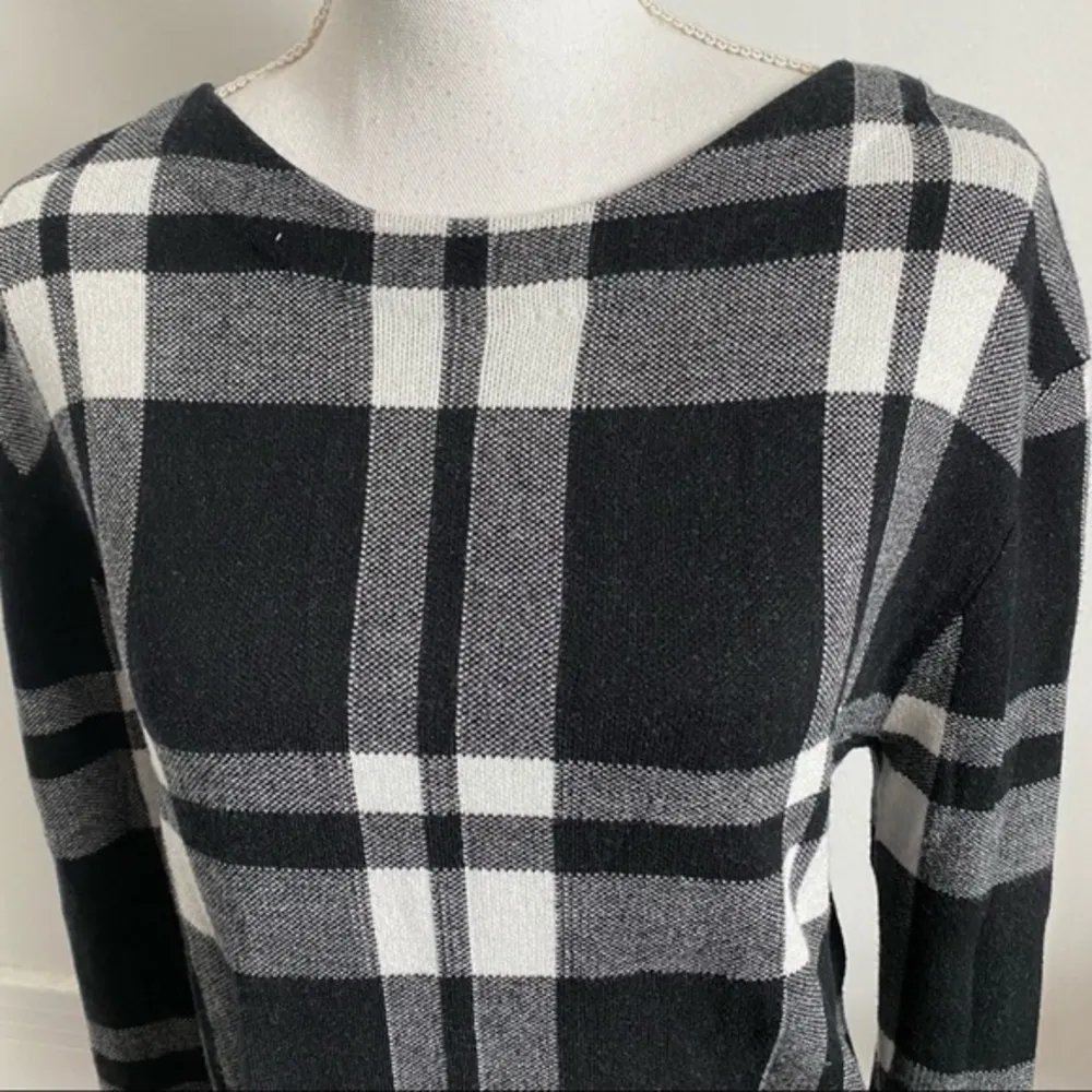 Le Lis • Black and White Plaid Crew Neck Sweater - Image 6