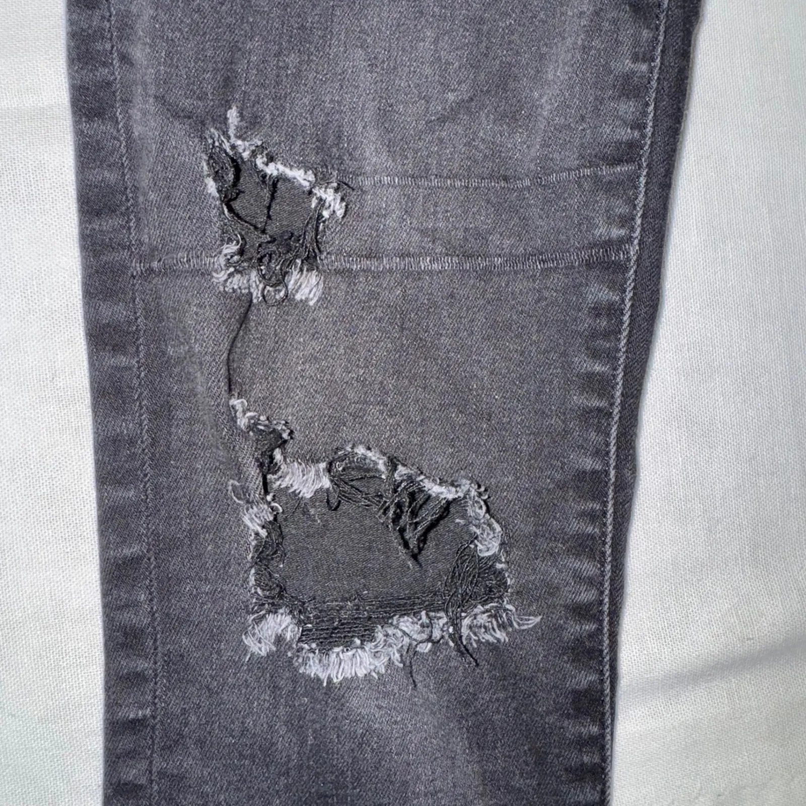 American Eagle Black Wash High Waisted Ripped Distressed Skinny Jeans Size 2 - Image 4