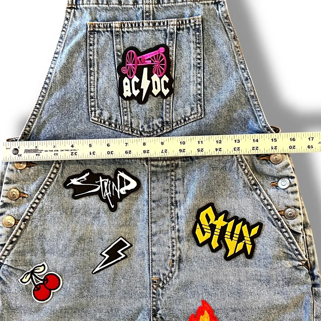 Concert Music Rock All Over Patches Reworked Womens Sz 4 Small Divided - Image 5