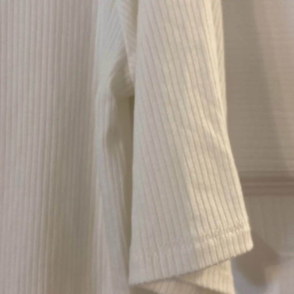 Nine West short sleeve sleeve shirt size L brand new with tag length 26” bust 34 - Image 4