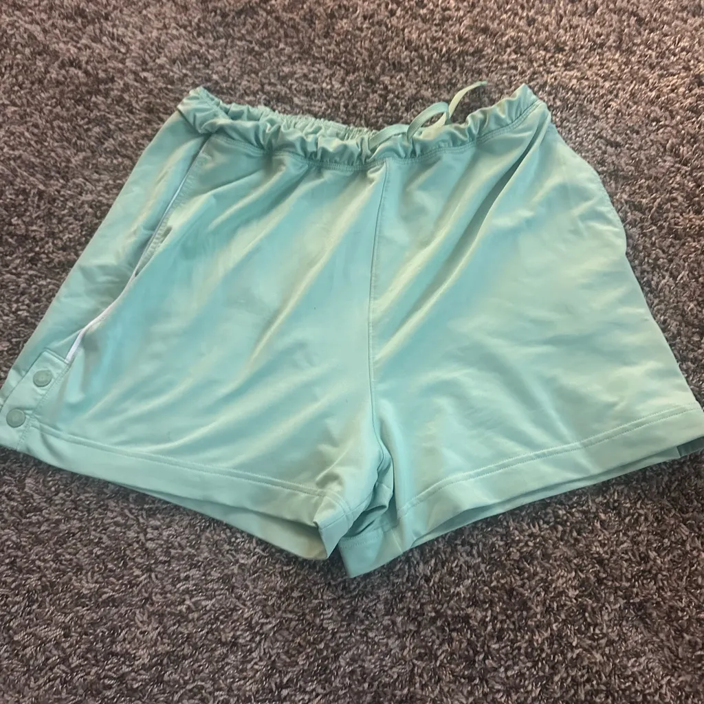 Gymshark shorts mint green with pockets and buttons! - Image 2