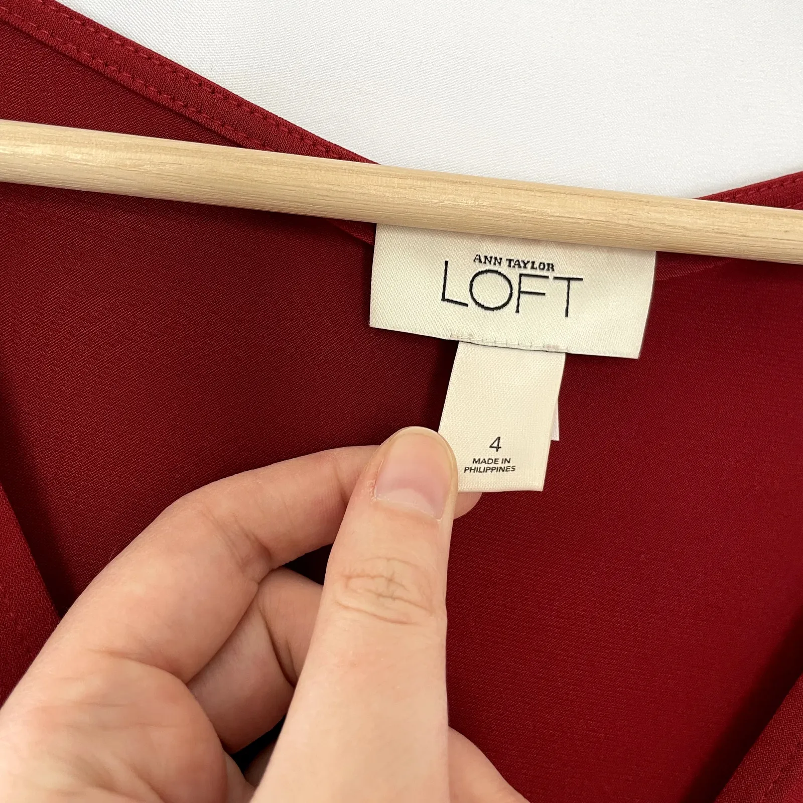 Ann Taylor LOFT red midi bodycon dress v-neck pockets size 4 marilyn monroe - Image 3