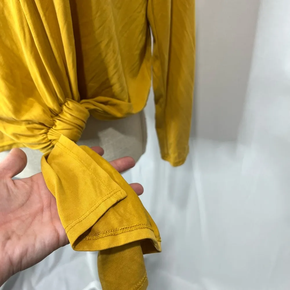 Astr the Label gold and yellow v neck top small - Image 9