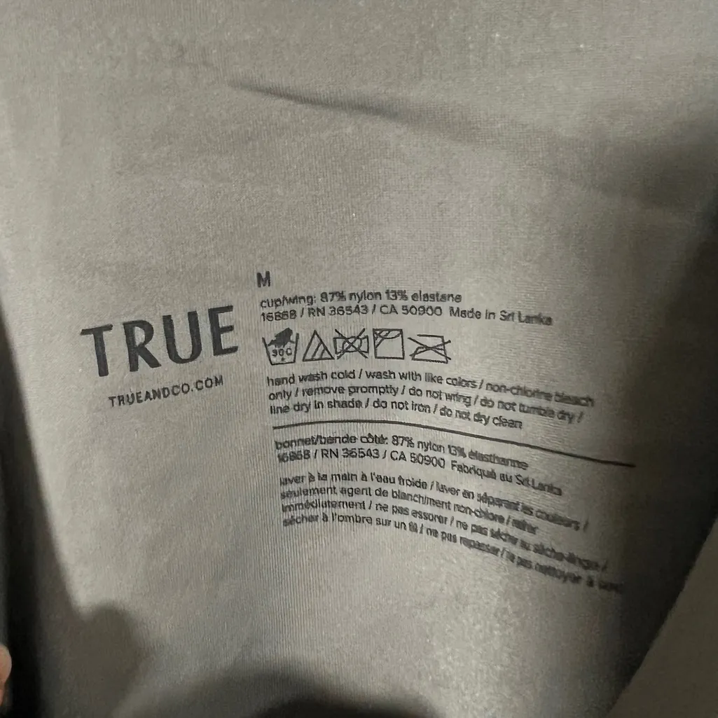 True & Co Triangle Bralette in Gray Everybody Adjustable Strap Size Medium - Image 5