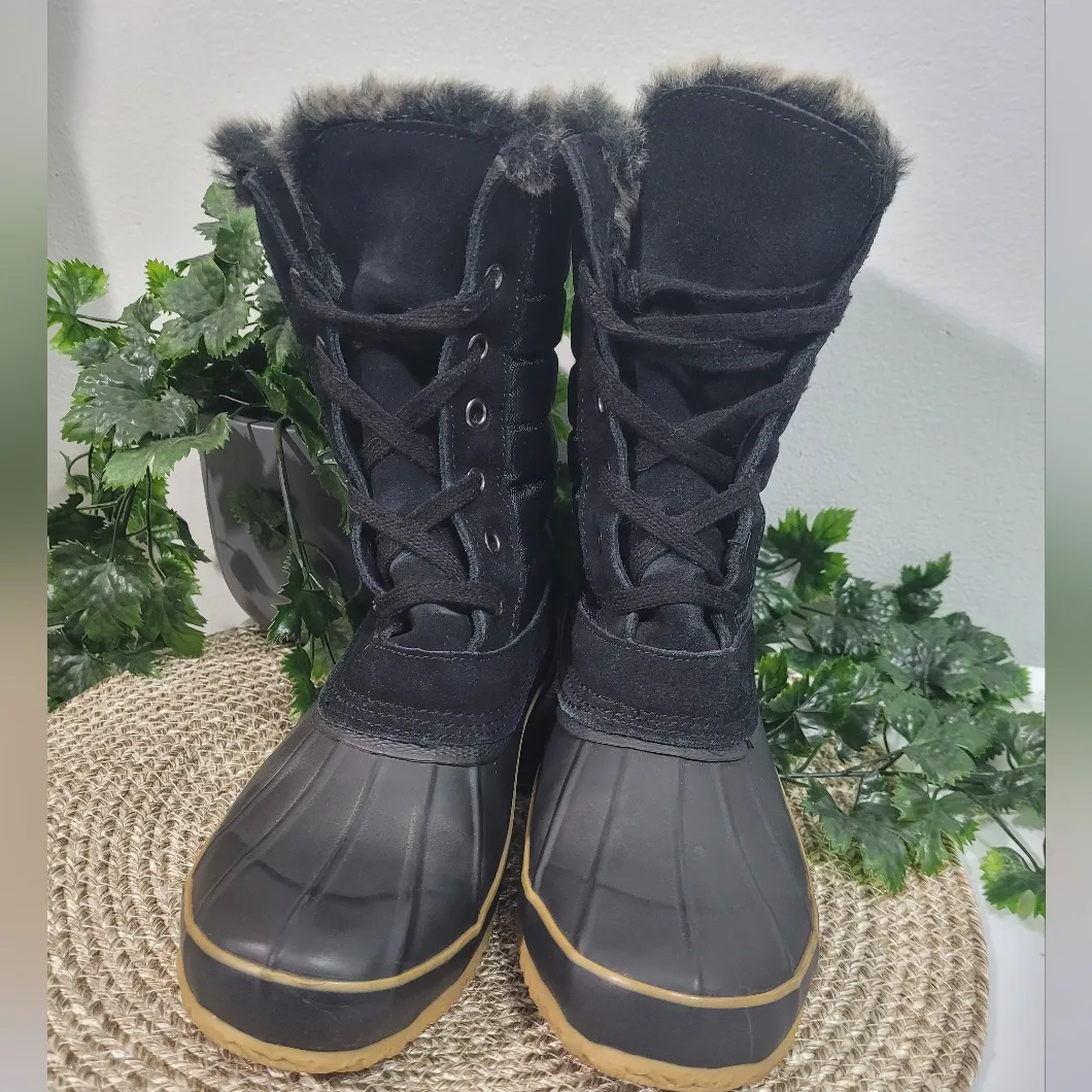 Khombu Winter Boots Size 8 Women’s Black Faux Fur Lined Footwear. - Image 2