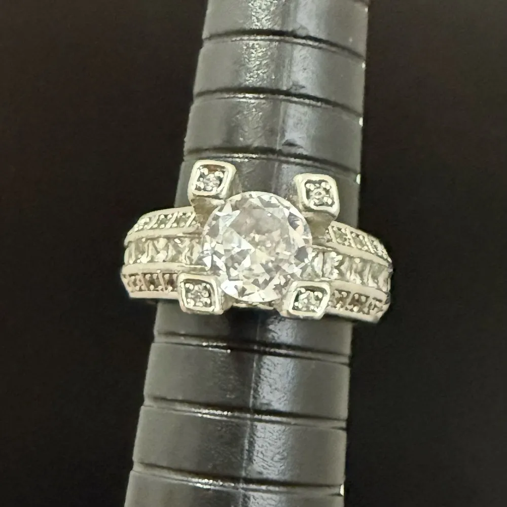 Silver Eiffel Tower CZ Cocktail Ring Size 6 - Image 8