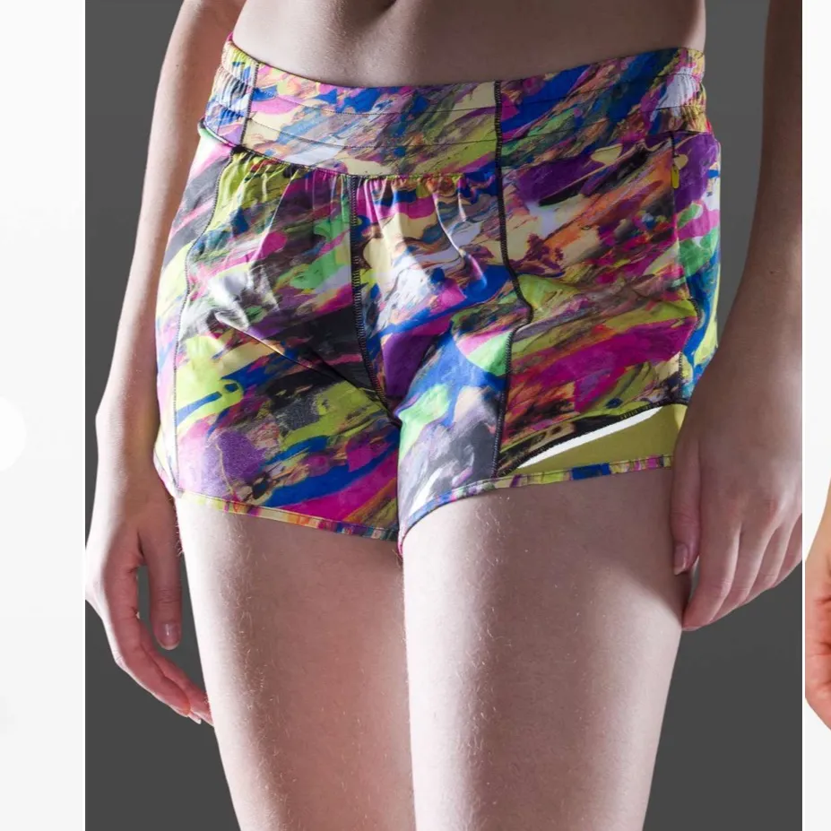 Lululemon Hotty Hot Short II *Long 4" in Catalyst Multi Size 4 Small Running - Image 4